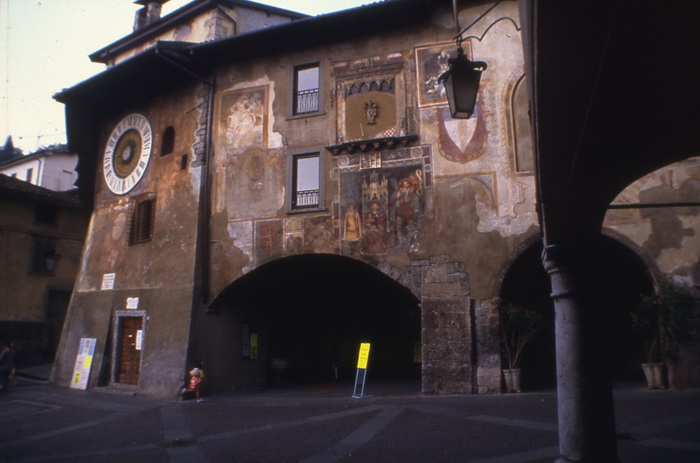 clusone piazza orologio med