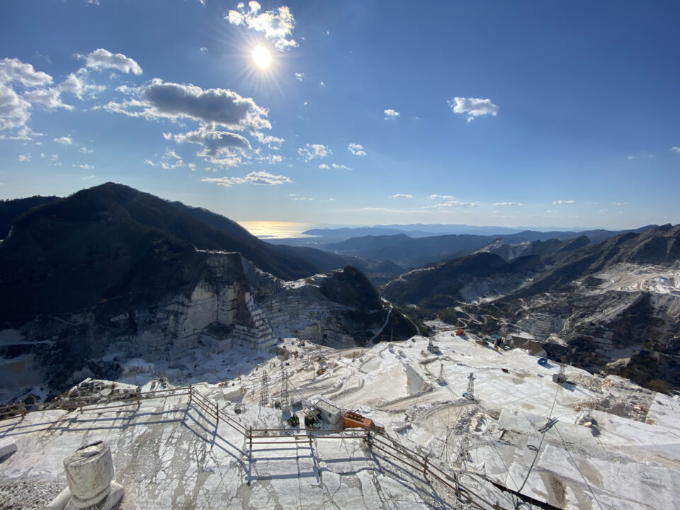 CARRARA vista dalle cave Foto di Bebpop communication 2021 scaled