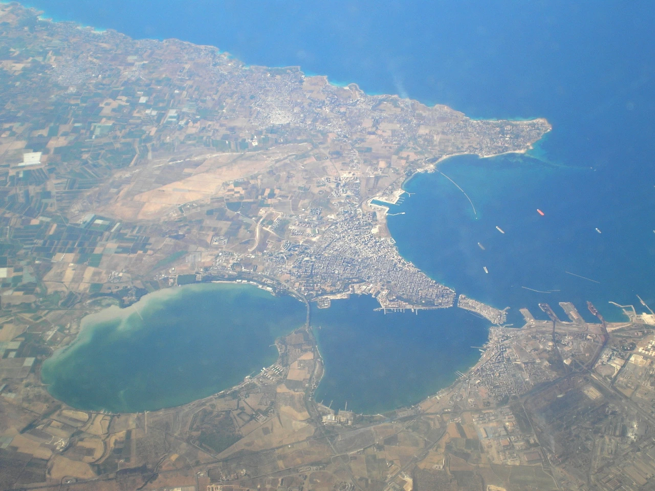 Veduta aerea di Taranto