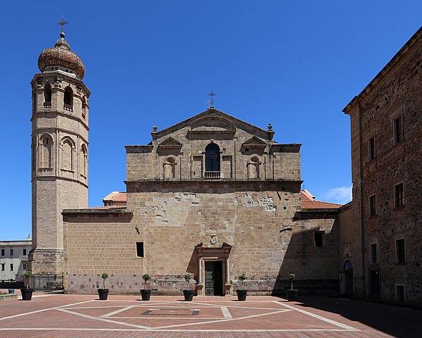 599px Duomo di oristano esterno 01