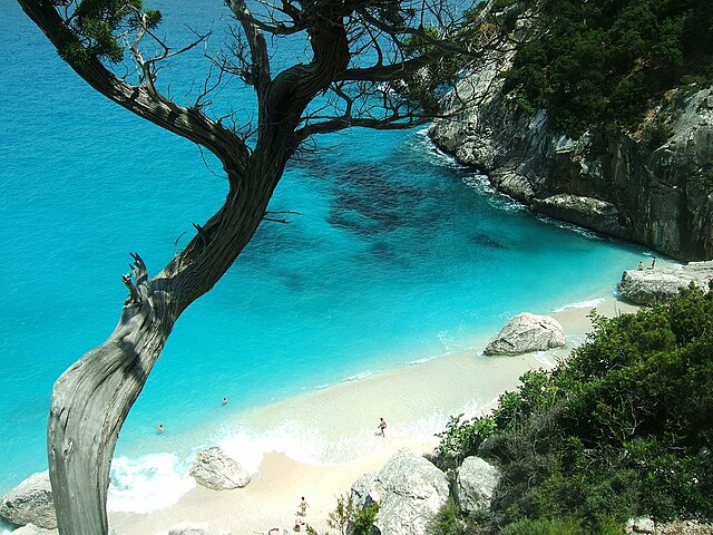 640px Cala Goloritze spiaggia