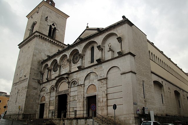640px Duomo di Benevento facciata 02